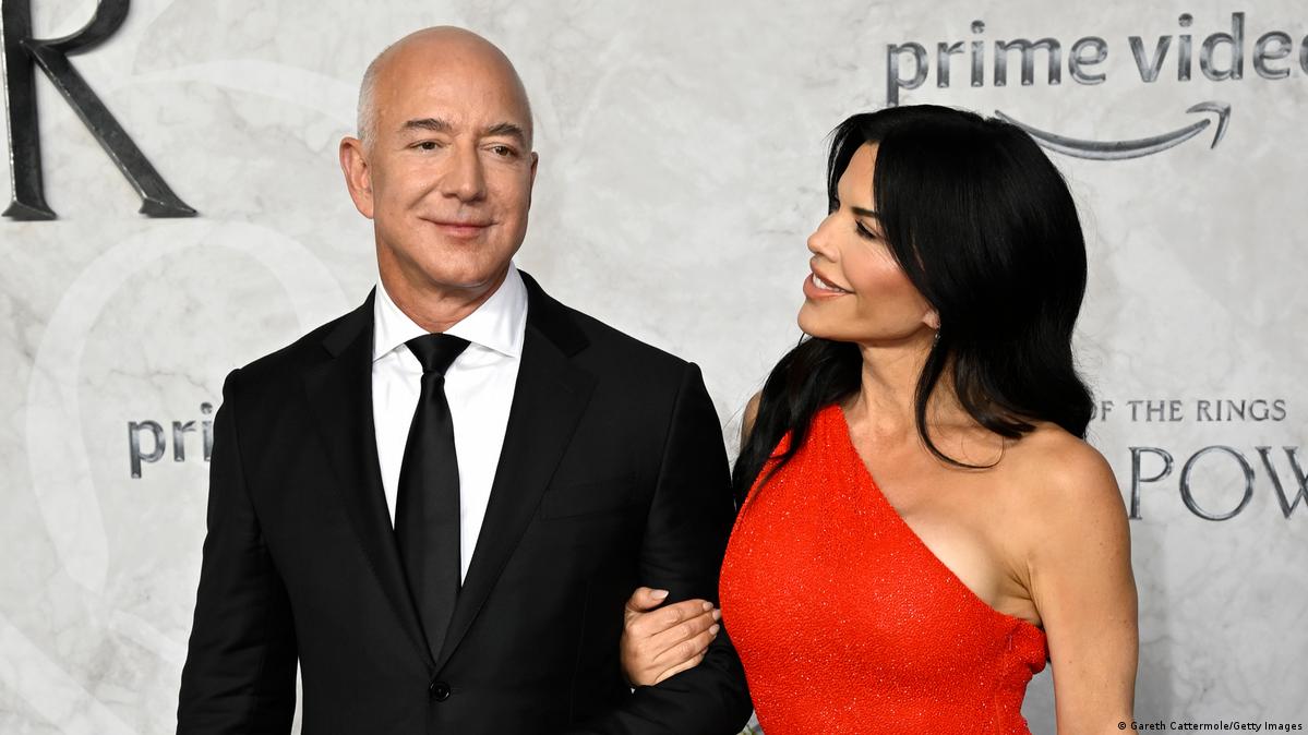 Jeff Bezos Biography, Age, Family, Siblings, Spouse, Net Worth and more details 8 63755639 605