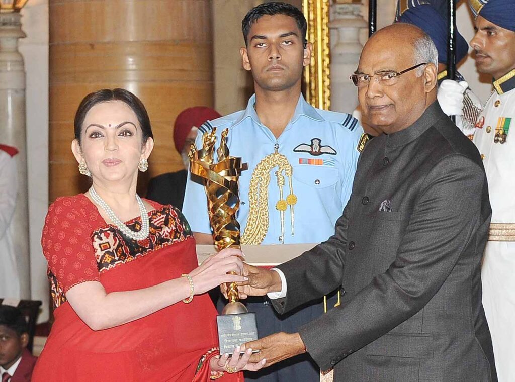 Nita Ambani Biography, Height, Age, Husband, Children, Family, & Wiki Profile 7 Nita Ambani 6 1